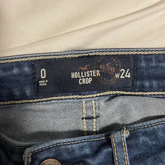 Hollister Crop Size 0 - Picture 2 of 3